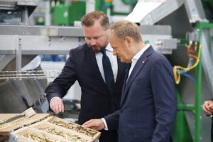 13.06.2025. Skarżysko-Kamienna. Wizyta Premiera Donalda Tuska w zakładach MESKO / Fot. Wiktor Taszłow - Radio Kielce