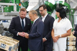 13.06.2025. Skarżysko-Kamienna. Wizyta Premiera Donalda Tuska w zakładach MESKO / Fot. Wiktor Taszłow - Radio Kielce