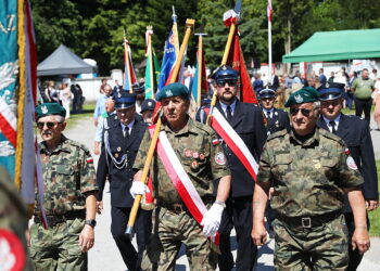 15.06.2025. Momina, w gminie Waśniów. Obchody 81. rocznicy śmierci płk. Jana Piwnika „Ponurego”, połączone z 15. rocznicą nadania jego imienia miejscowej szkole / Fot. Wiktor Taszłow - Radio Kielce