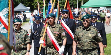 15.06.2025. Momina, w gminie Waśniów. Obchody 81. rocznicy śmierci płk. Jana Piwnika „Ponurego”, połączone z 15. rocznicą nadania jego imienia miejscowej szkole / Fot. Wiktor Taszłow - Radio Kielce