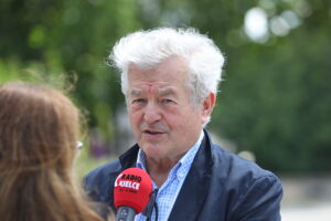 28.06.2025. Kielce. Wydarzenie pod hasłem „Książka na św. Jana”. Na zdjęciu: Jarosław Gugała, dziennikarz, były ambasador Rzeczpospolitej Polski w Urugwaju / Fot. Wiktor Taszłow - Radio Kielce