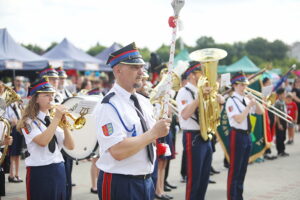 29.06.2025. Miasto i Gmina Morawica otrzymały Tablicę Honorową Rady Europy, nagrodę przyznawaną za aktywne działanie na rzecz współpracy i partnerstwa pomiędzy miastami państw europejskich / Fot. Wiktor Taszłow - Radio Kielce