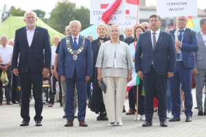 29.06.2025. Miasto i Gmina Morawica otrzymały Tablicę Honorową Rady Europy, nagrodę przyznawaną za aktywne działanie na rzecz współpracy i partnerstwa pomiędzy miastami państw europejskich / Fot. Wiktor Taszłow - Radio Kielce
