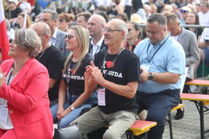 29.06.2025. Miasto i Gmina Morawica otrzymały Tablicę Honorową Rady Europy, nagrodę przyznawaną za aktywne działanie na rzecz współpracy i partnerstwa pomiędzy miastami państw europejskich / Fot. Wiktor Taszłow - Radio Kielce