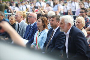 29.06.2025. Miasto i Gmina Morawica otrzymały Tablicę Honorową Rady Europy, nagrodę przyznawaną za aktywne działanie na rzecz współpracy i partnerstwa pomiędzy miastami państw europejskich / Fot. Wiktor Taszłow - Radio Kielce