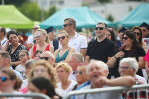 29.06.2025. Miasto i Gmina Morawica otrzymały Tablicę Honorową Rady Europy, nagrodę przyznawaną za aktywne działanie na rzecz współpracy i partnerstwa pomiędzy miastami państw europejskich / Fot. Wiktor Taszłow - Radio Kielce