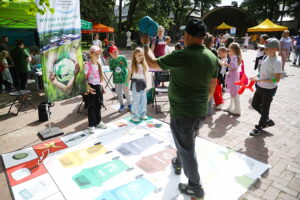 02.06.2025. Kielce. Park miejski. Warsztaty dla dzieci w ramach IX Kieleckich Dni z Przyrodą / Fot. Wiktor Taszłow - Radio Kielce