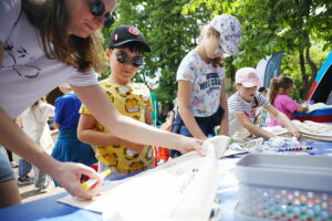 02.06.2025. Kielce. Park miejski. Warsztaty dla dzieci w ramach IX Kieleckich Dni z Przyrodą / Fot. Wiktor Taszłow - Radio Kielce