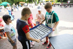 02.06.2025. Kielce. Park miejski. Warsztaty dla dzieci w ramach IX Kieleckich Dni z Przyrodą / Fot. Wiktor Taszłow - Radio Kielce