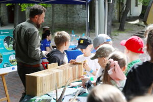 02.06.2025. Kielce. Park miejski. Warsztaty dla dzieci w ramach IX Kieleckich Dni z Przyrodą / Fot. Wiktor Taszłow - Radio Kielce
