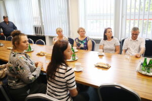 02.06.2025. Kielce. Wręczenie „Świętokrzyskich Kart Zawodowych Rodzin Zastępczych” / Fot. Wiktor Taszłow - Radio Kielce