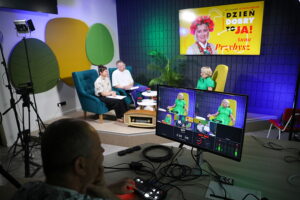 Audycja „Dzień Dobry, to Ja! Rozmowy inne niż wszystkie w Radiu Kielce”. Na zdjęciu: Tomek Dudek i Magda Galas-Klusek oraz Anna Przybysz / Fot. Wiktor Taszłow - Radio Kielce