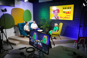 Audycja „Dzień Dobry, to Ja! Rozmowy inne niż wszystkie w Radiu Kielce”. Na zdjęciu: Tomek Dudek i Magda Galas-Klusek oraz Anna Przybysz / Fot. Wiktor Taszłow - Radio Kielce