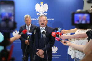 05.06.2025. Kielce. Briefing prasowy poświęcony rozpoczynającemu się szkoleniu wójtów, burmistrzów oraz prezydentów z województwa świętokrzyskiego w związku z wejściem w życie Ustawy o ochronie ludności i obronie cywilnej / Fot. Wiktor Taszłow - Radio Kielce