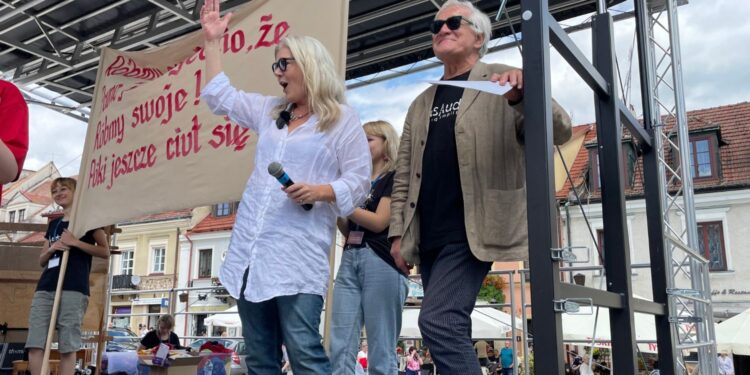 28.06.2025. Sandomierz. Bicie rekordu w śpiewaniu piosenki literackiej / Fot. Grażyna Szlęzak - Radio Kielce