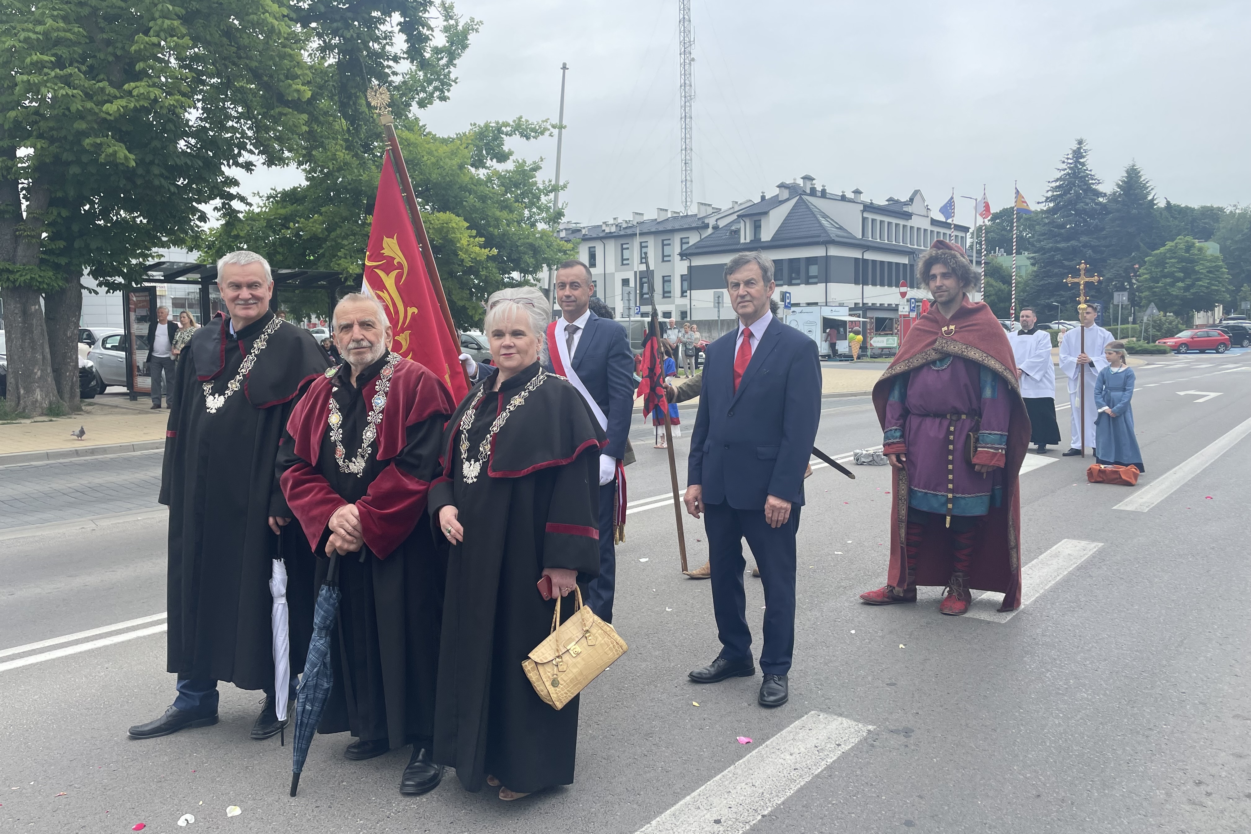 Tłumy wiernych przeszły w procesji Bożego Ciała w Sandomierzu