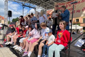 28.06.2025. Sandomierz. Bicie rekordu w śpiewaniu piosenki literackiej / Fot. Grażyna Szlęzak - Radio Kielce