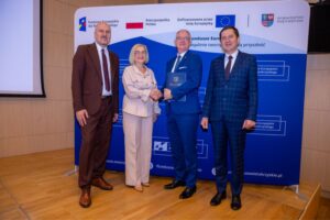 16.06.2025. Kielce. Uroczyste podpisanie 13 umów o dofinansowanie z Europejskiego Funduszu Rozwoju Regionalnego (EFRR) w ramach programu Fundusze Europejskie dla Świętokrzyskiego 2021-2027 / Fot. Urząd Marszałkowski Województwa Świętokrzyskiego