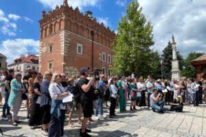 28.06.2025. Sandomierz. Bicie rekordu w śpiewaniu piosenki literackiej / Fot. Grażyna Szlęzak - Radio Kielce