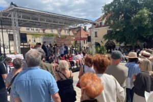 28.06.2025. Sandomierz. Bicie rekordu w śpiewaniu piosenki literackiej / Fot. Grażyna Szlęzak - Radio Kielce