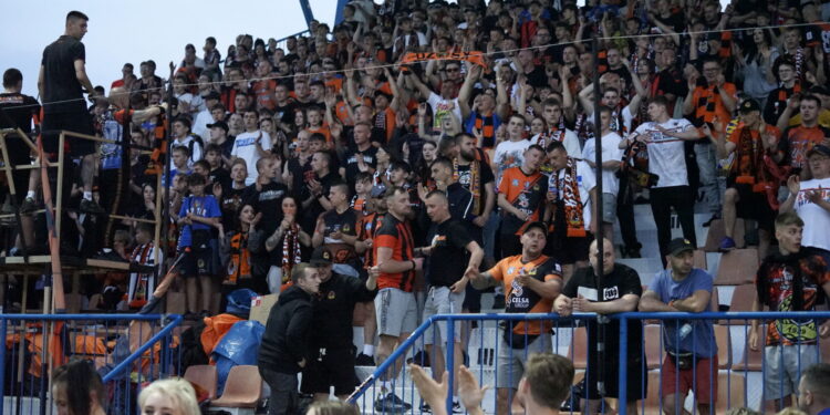 Grzywna i częściowe zamknięcie stadionu. KSZO ukarane za zachowanie kibiców