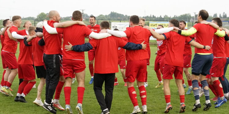 08.06.2025. Kazimierza Wielka. 34. kolejka RS Active IV ligi: Sparta - GKS Nowiny. Awans Sparty do Betclic III ligi / Fot. Kamil Król - Radio Kielce