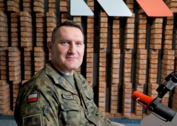 16.06.2025. Radio Kielce. Rozmowa Dnia. Na zdjęciu: Płk Krzysztof Orzech - komendant Centrum Przygotowań do Misji Zagranicznych / Fot. Piotr Kwaśniewski - Radio Kielce