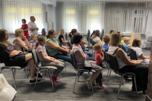 Policyjna maskotka w odwiedzinach u małych pacjentów - Radio Kielce