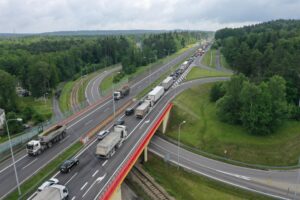 11.06.2025. Barcza. Trasa S7. Utrudnienia w związku z wypadkiem / Fot. Jarosław Kubalski - Radio Kielce