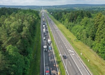 11.06.2025. Barcza. Trasa S7. Utrudnienia w związku z wypadkiem / Fot. Jarosław Kubalski - Radio Kielce