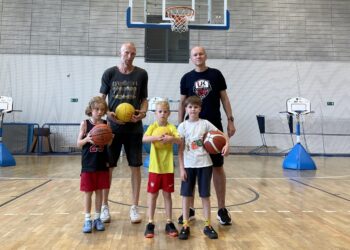 18.06.2025. Kielce. Trening naborowy UJK. Na zdjęciu (od lewej): Karol Bielecki, Rafał Gil / Fot. Kamil Król - Radio Kielce