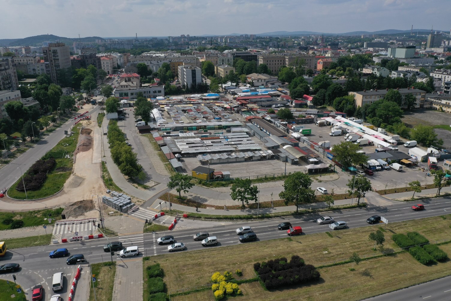 Czy w miejscu kieleckich bazarów stanie blok? - Radio Kielce 18.06.2025. Kielce. Ulica Seminaryjska i Tarnowska. Targowisko Miejskie. Plac Targowy. Bazary / Fot. Jarosław Kubalski - Radio Kielce