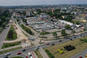 18.06.2025. Kielce. Ulica Seminaryjska i Tarnowska. Targowisko Miejskie. Plac Targowy. Bazary / Fot. Jarosław Kubalski - Radio Kielce