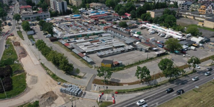 18.06.2025. Kielce. Ulica Seminaryjska i Tarnowska. Targowisko Miejskie. Plac Targowy. Bazary / Fot. Jarosław Kubalski - Radio Kielce
