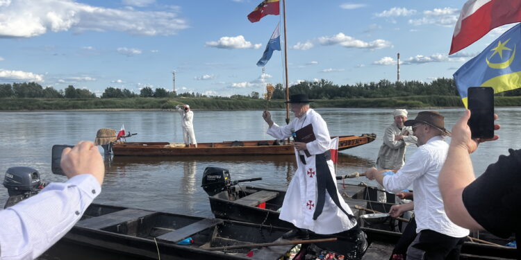 Ochrzczono pięć łodzi - początek nocy świętojańskiej