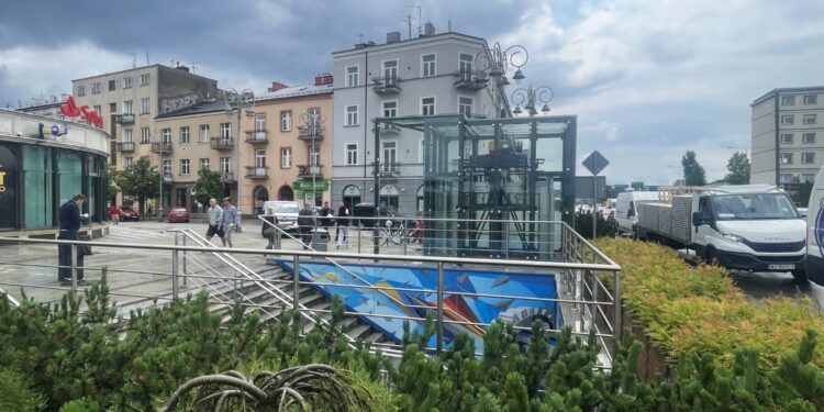 11.06.2025. Kielce. Winda przy dworcu kolejowym / Fot. Jarosław Kubalski - Radio Kielce