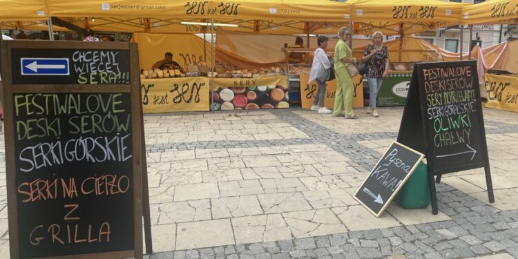 Ser i wino królują na sandomierskiej starówce