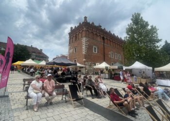 Festiwal winno-serowy w Sandomierzu przyciąga turystów