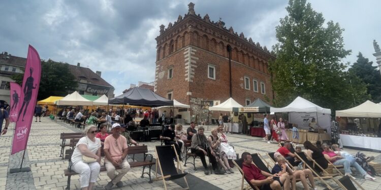 Festiwal winno-serowy w Sandomierzu przyciąga turystów