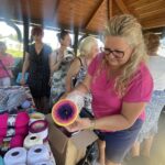 15.06.2025. Chwałki. Światowy Dzień Dziergania w Miejscach Publicznych / Fot. Grażyna Szlęzak - Radio Kielce