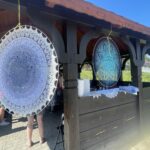 15.06.2025. Chwałki. Światowy Dzień Dziergania w Miejscach Publicznych / Fot. Grażyna Szlęzak - Radio Kielce