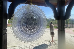 15.06.2025. Chwałki. Światowy Dzień Dziergania w Miejscach Publicznych / Fot. Grażyna Szlęzak - Radio Kielce