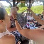 15.06.2025. Chwałki. Światowy Dzień Dziergania w Miejscach Publicznych / Fot. Grażyna Szlęzak - Radio Kielce