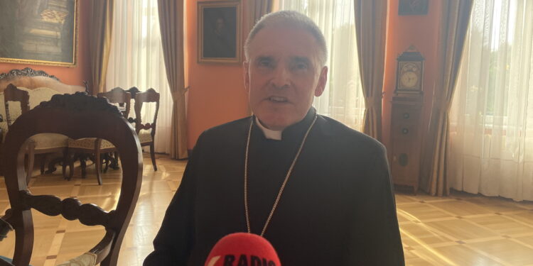 Trudny i emocjonujący temat w najnowszej książce biskupa