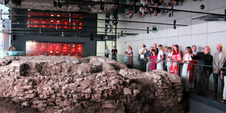 26.06.2022. Wiślica. Otwarcie Muzeum Archeologicznego / Fot. Marta Gajda-Kruk - Radio Kielce
