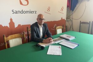 23.06.2025. Sandomierz. Nadzwyczajna sesja rady miasta / Fot. Grażyna Szlęzak - Radio Kielce