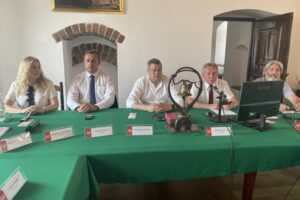 23.06.2025. Sandomierz. Nadzwyczajna sesja rady miasta / Fot. Grażyna Szlęzak - Radio Kielce