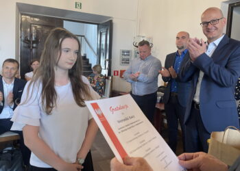 Najlepsi uczniowie wyróżnieni przez burmistrza