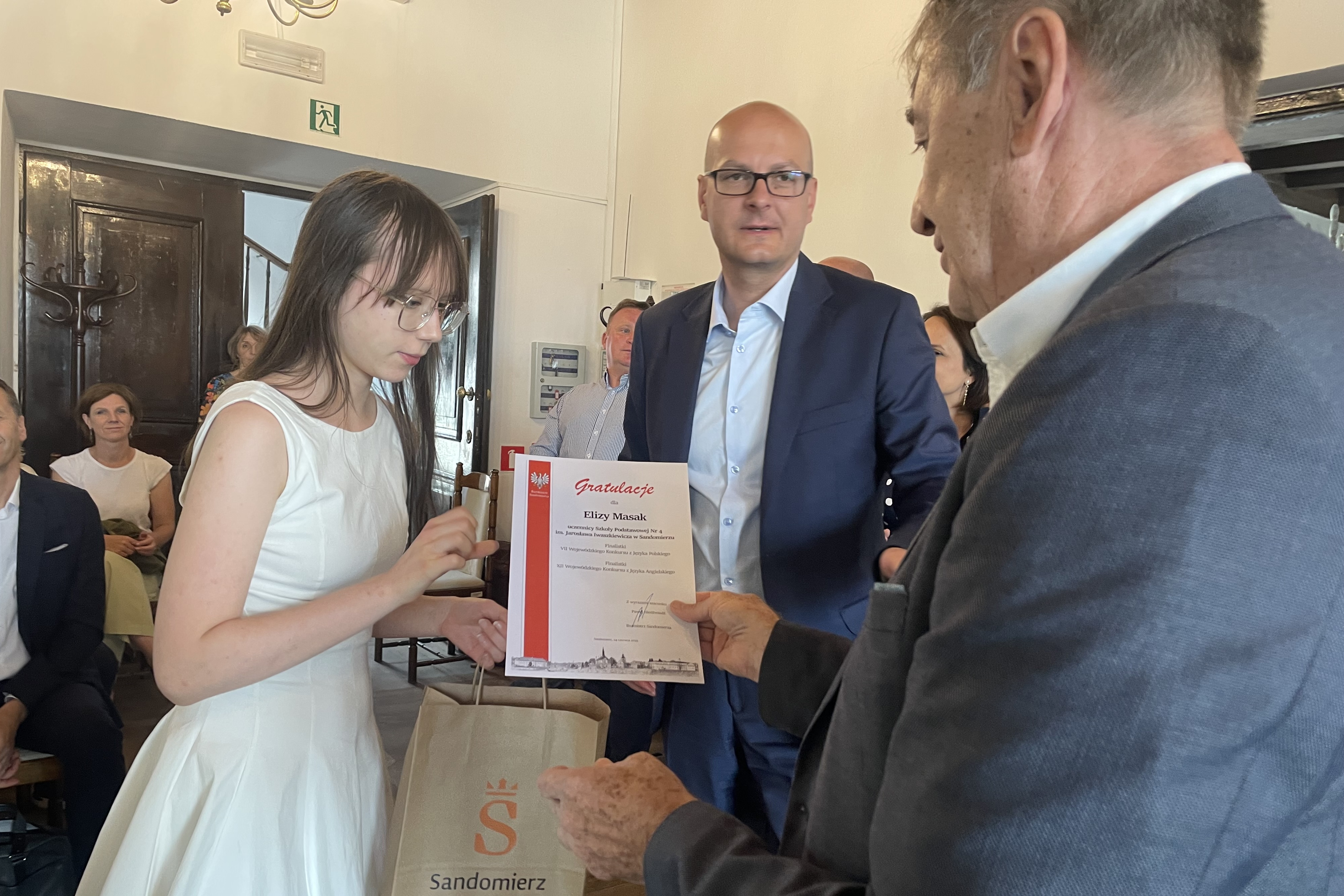 Najlepsi uczniowie wyróżnieni przez burmistrza