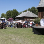 26.06.2022. Tokarnia. Ogólnopolski Festiwal Kultury Ludowej „Jawor u źródeł kultury”. Msza święta / Fot. Wiktor Taszłow - Radio Kielce